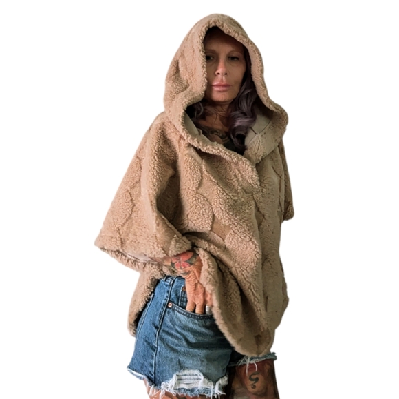 Dylan Harlowe Poncho Hoodie - Picture 5 of 10